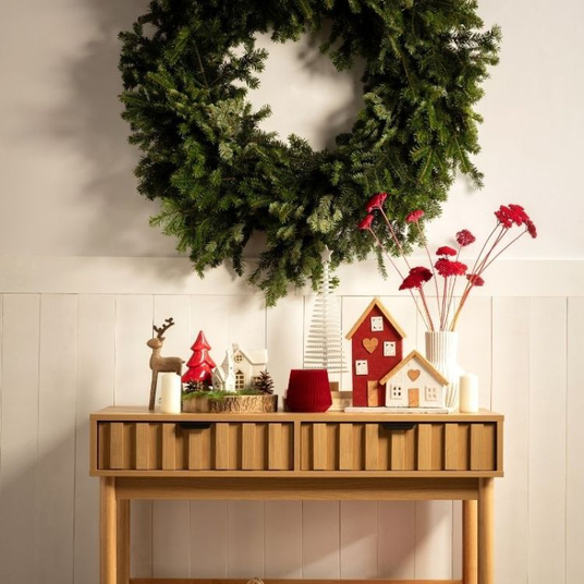 Vánoční minimalismus – jak vyzdobit dům, aniž byste zaplnili prostor