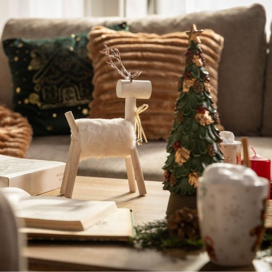 Moderní vánoční dekorace – jak vyzdobit dům bez červené a zlaté barvy?