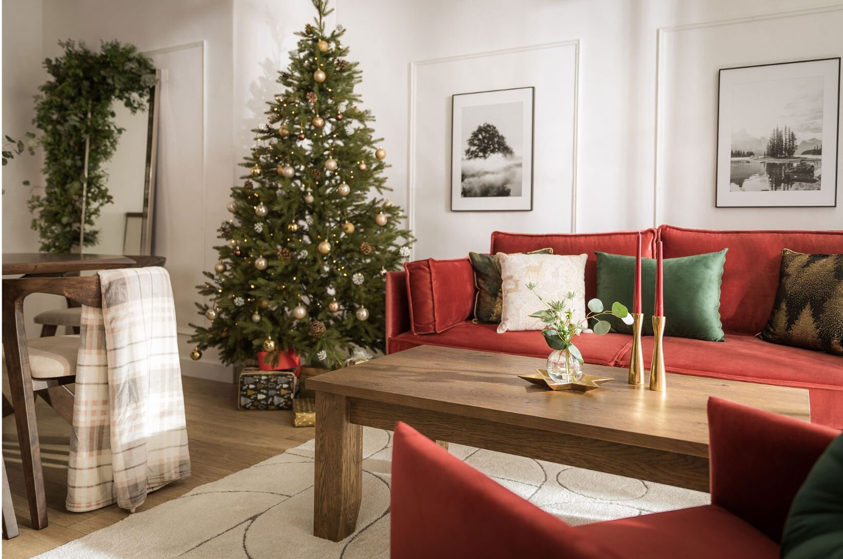 Salon decorated for Christmas. 