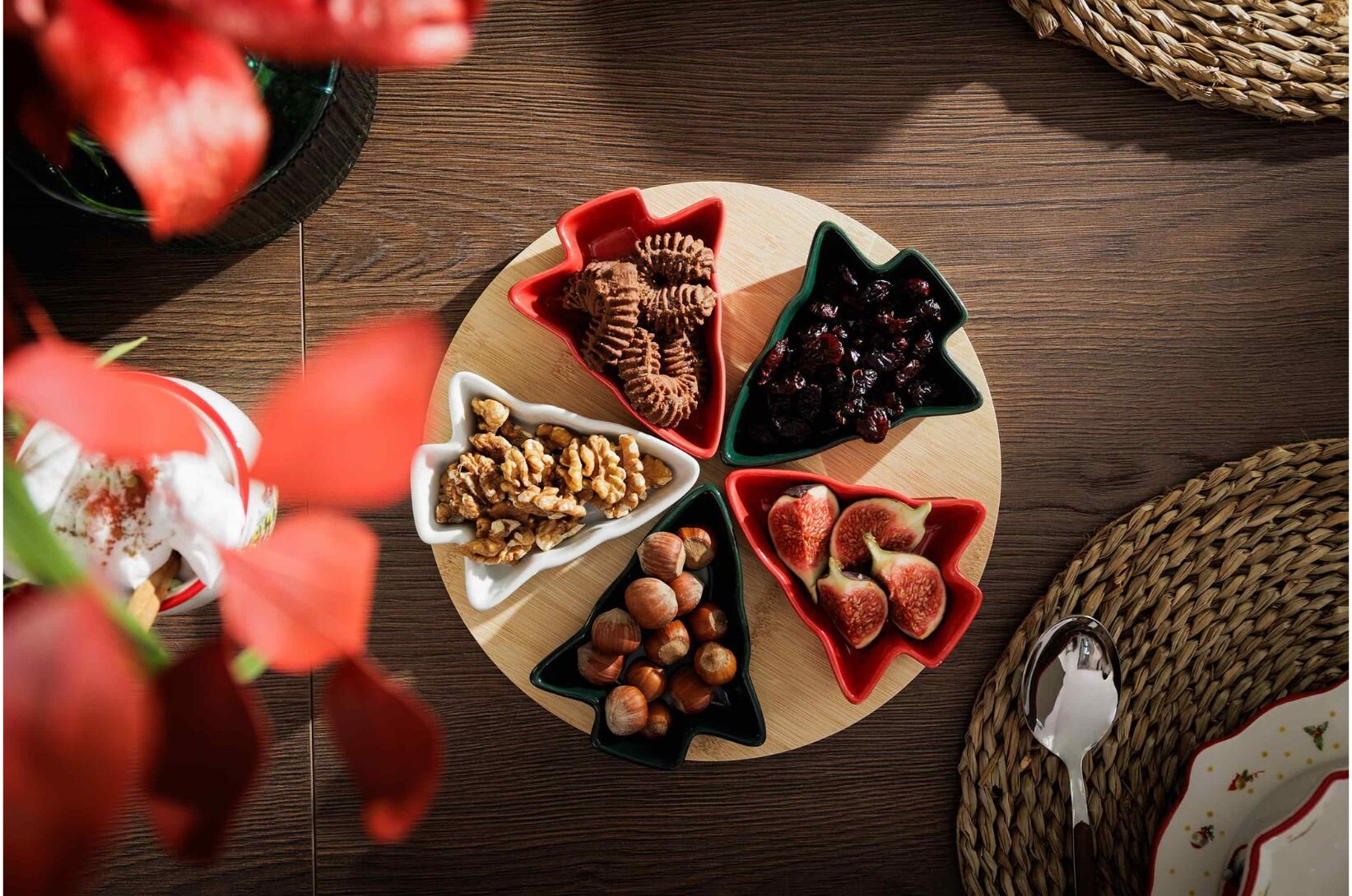 Vánoční dekorace na štědrovečerní stůl. 