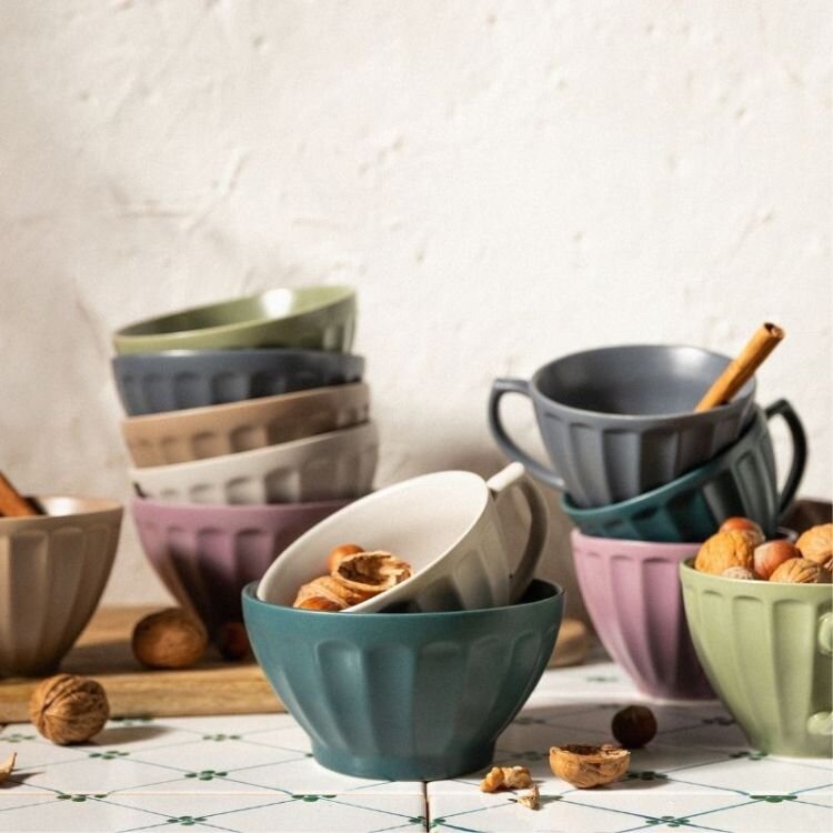 Šálky na kávu a čaj. 