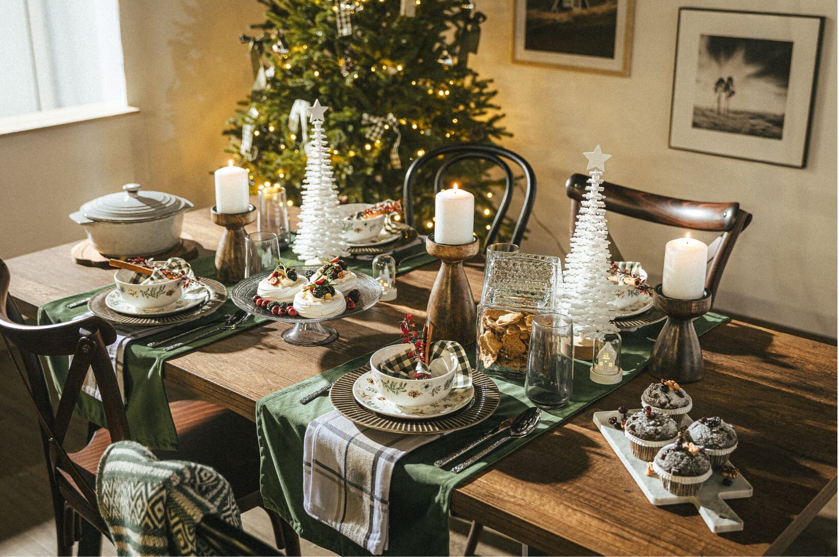 Prostřený štědrovečerní stůl. 