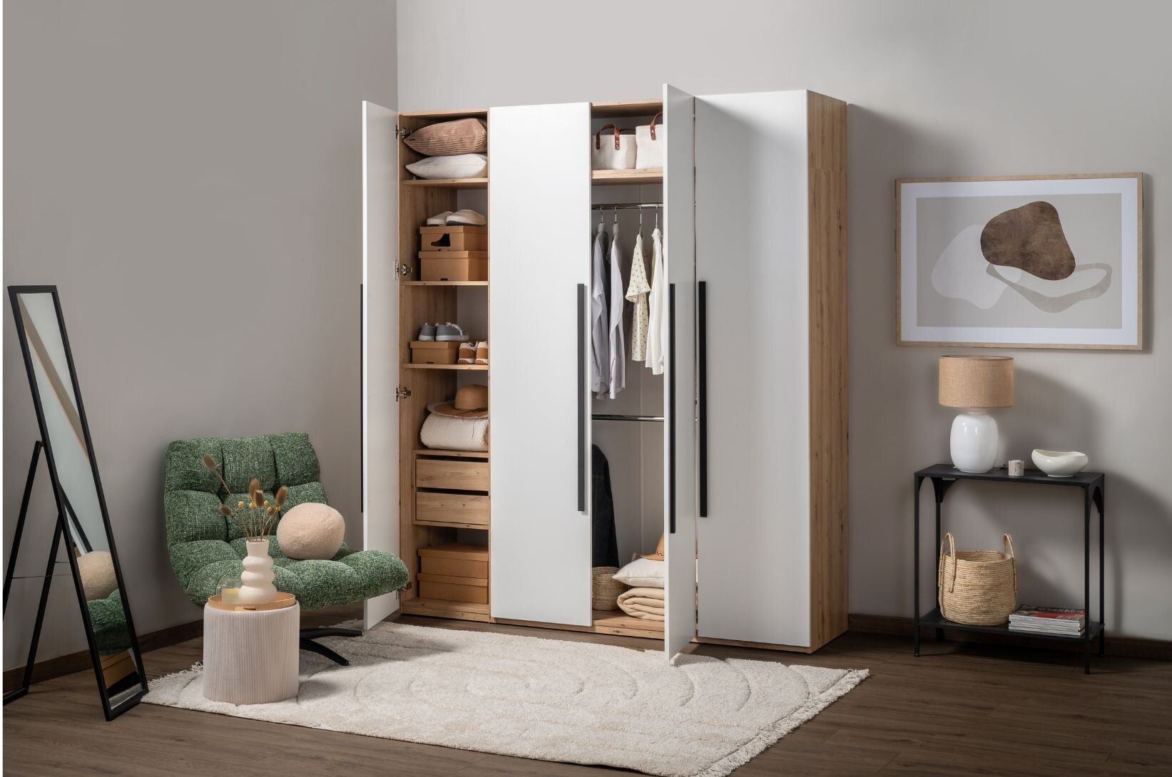 Skříň pro uložení oblečení a doplňků.