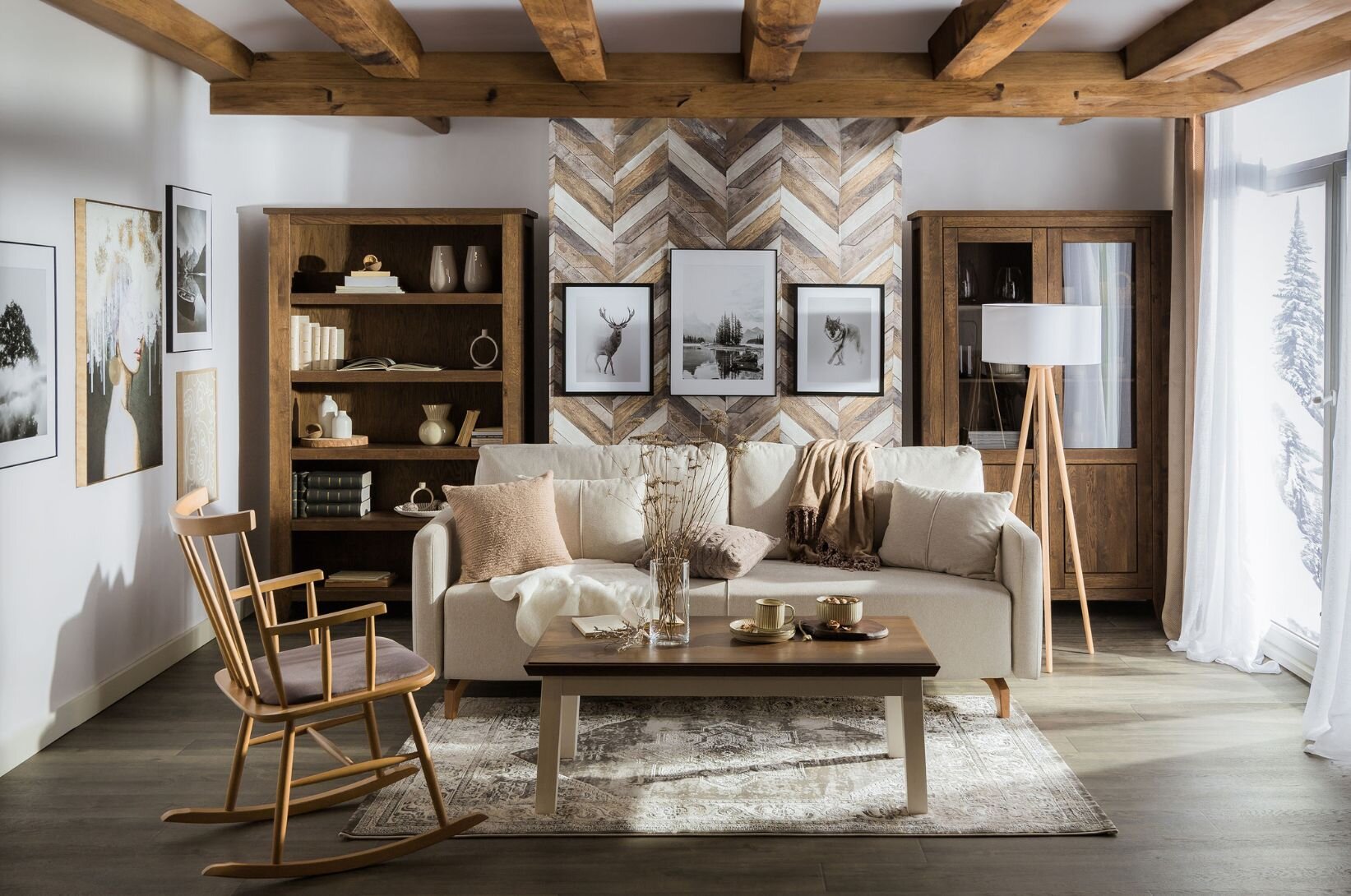 Obývací pokoj s dřevěnými akcenty.
