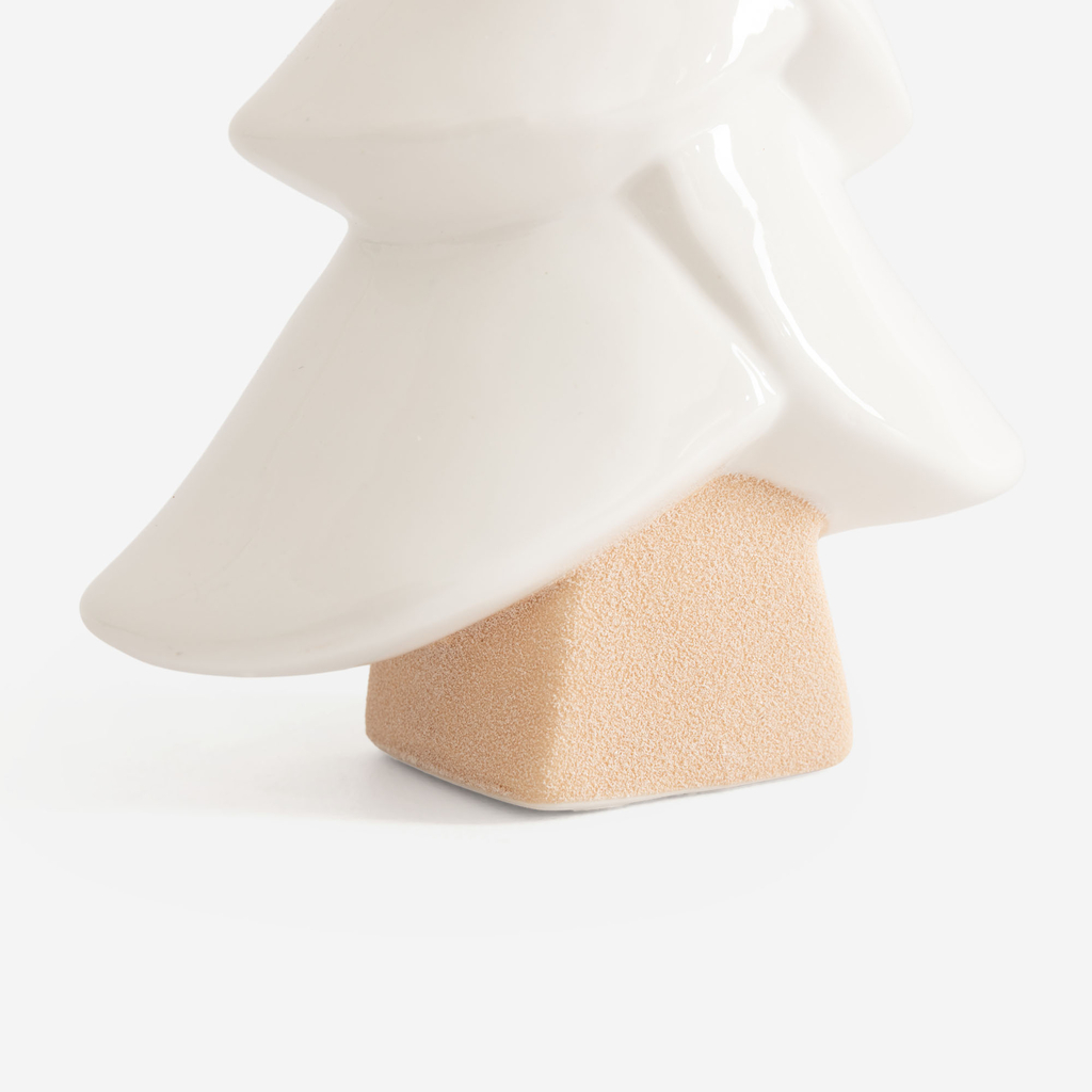 Dekorace porcelánový vánoční stromeček bílý 16,2 cm