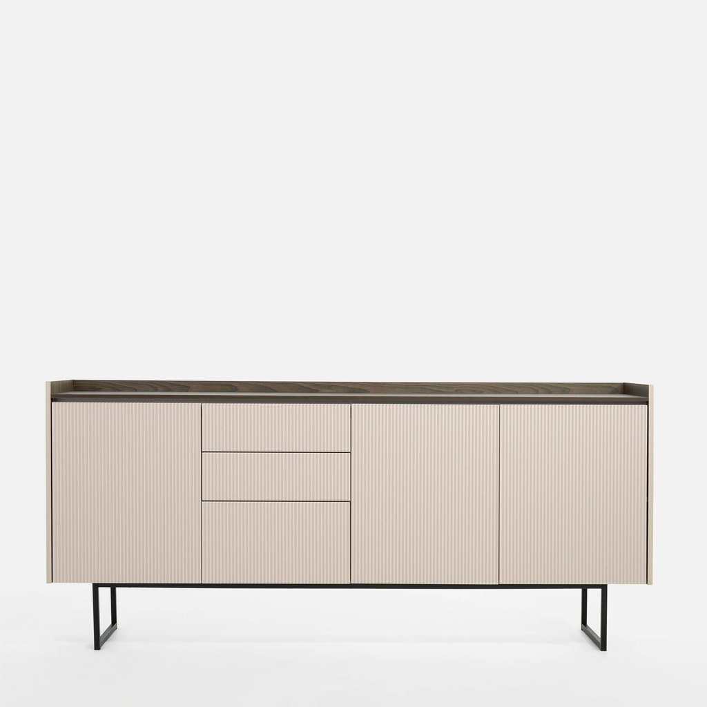 Drážkovaná komoda s osvětlením LAGO 192 cm