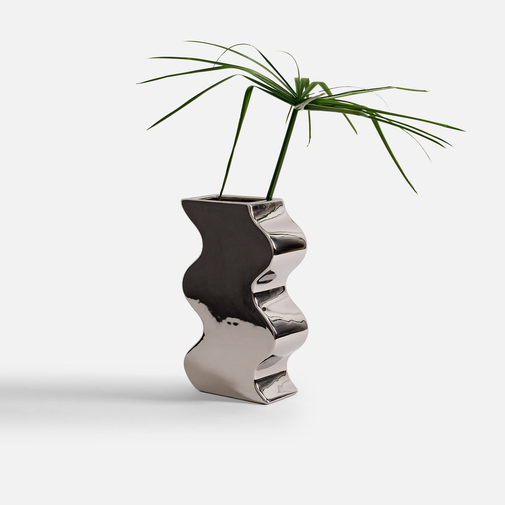 Stříbrná geometrická váza 25 cm
