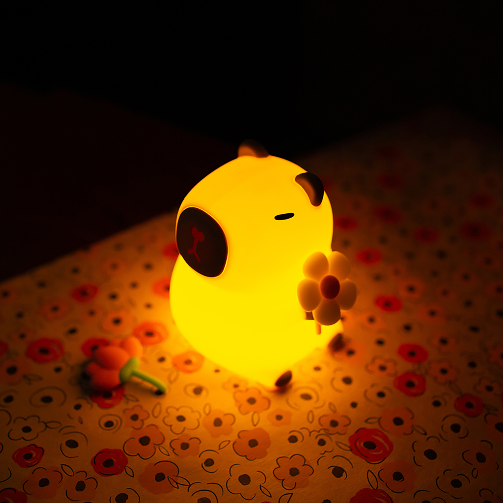 Noční lampička LED RGB MARY'S KAPYBARA KVĚTINÁŘKA