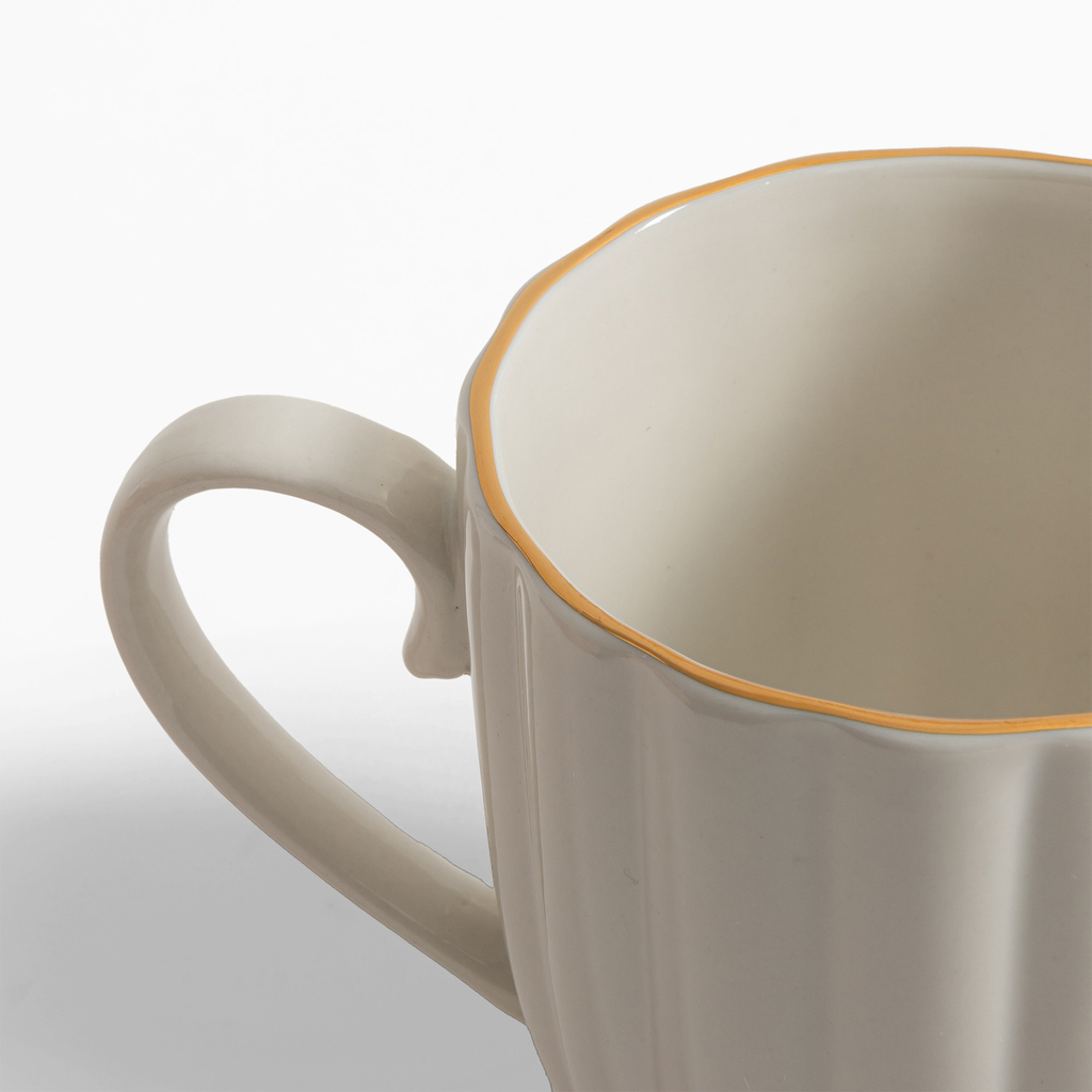 Porcelánový hrnek se zlatým lemem 400 ml