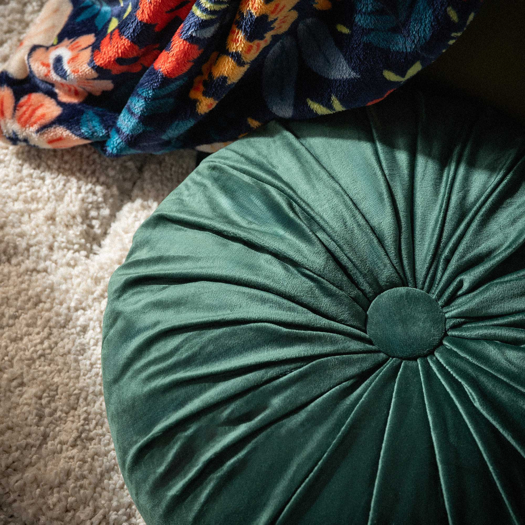 Tmavě zelený dekorační kulatý polštář SELMA 40 cm