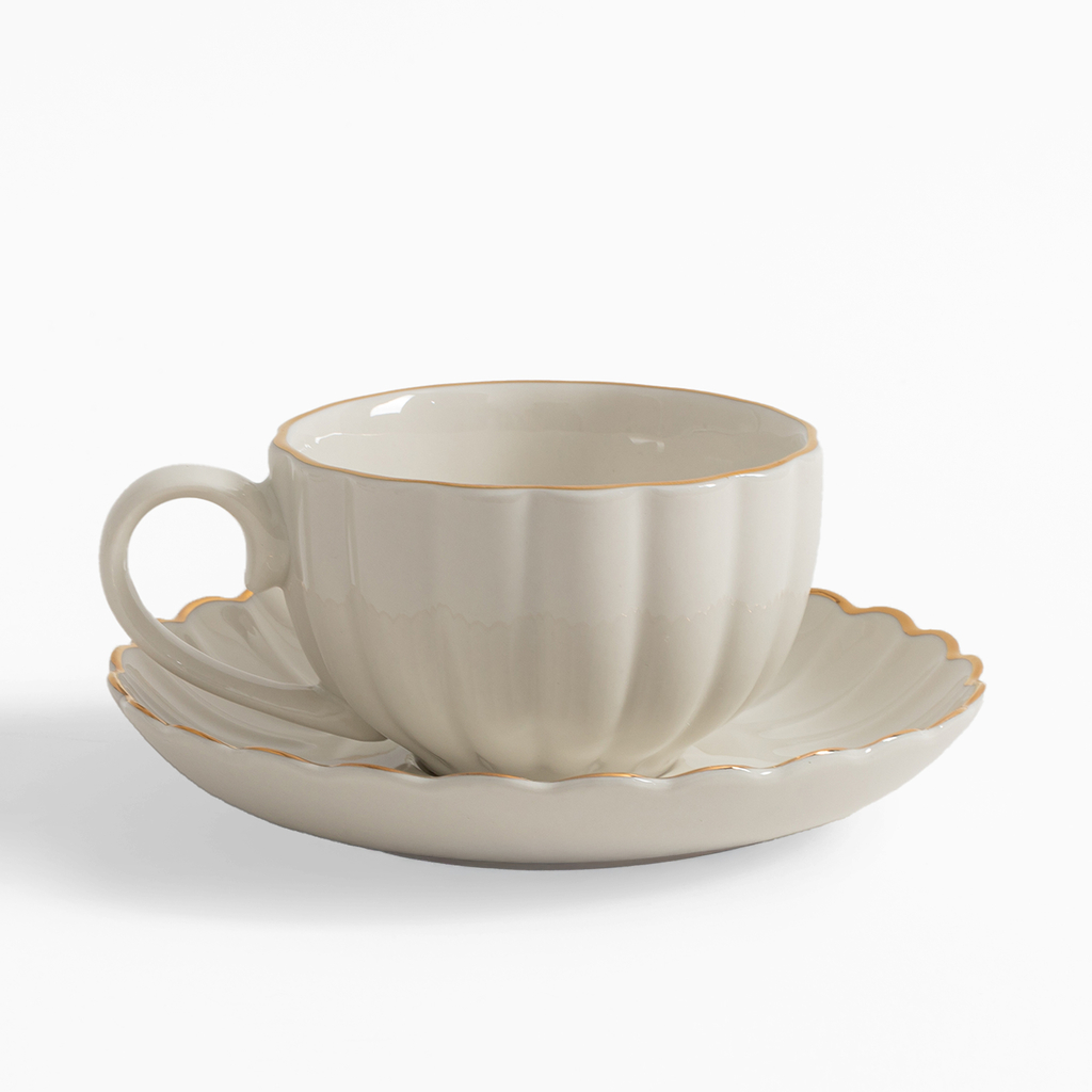 Porcelánový šálek s podšálkem a zlatým lemem 220 ml