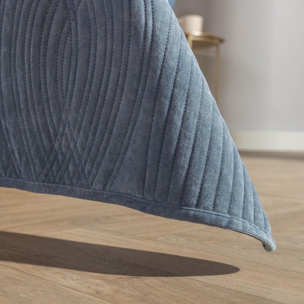 Světle modrý přehoz na postel SILKY 200x220 cm