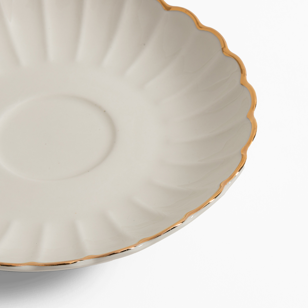 Porcelánový šálek s podšálkem a zlatým lemem 220 ml