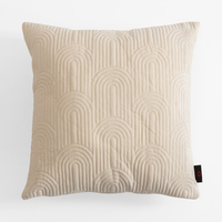 Krémový geometrický velurový povlak na polštář JONES 45x45 cm