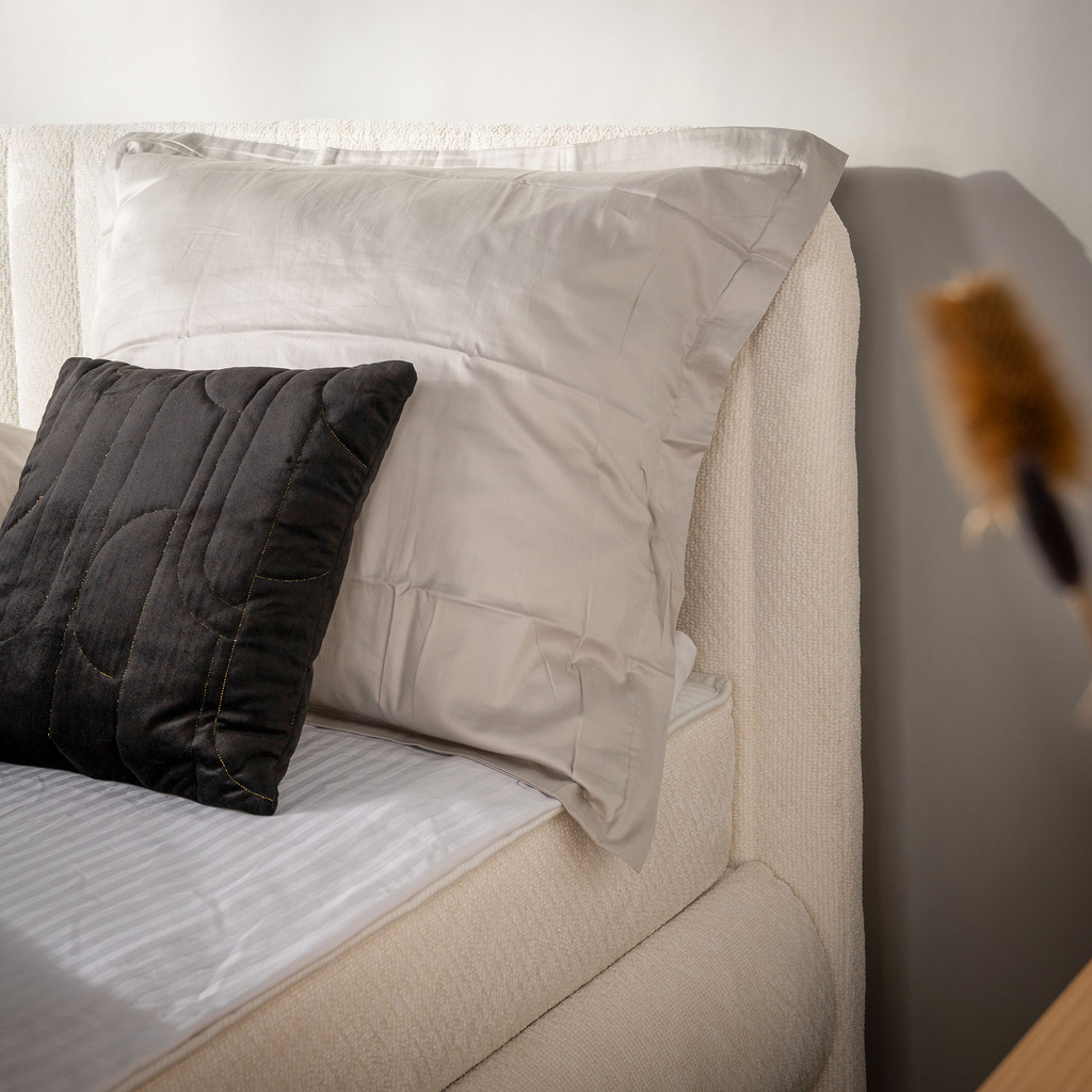 Povlak na polštář CHARLOTTE černý se zlatou nití 45x45 cm