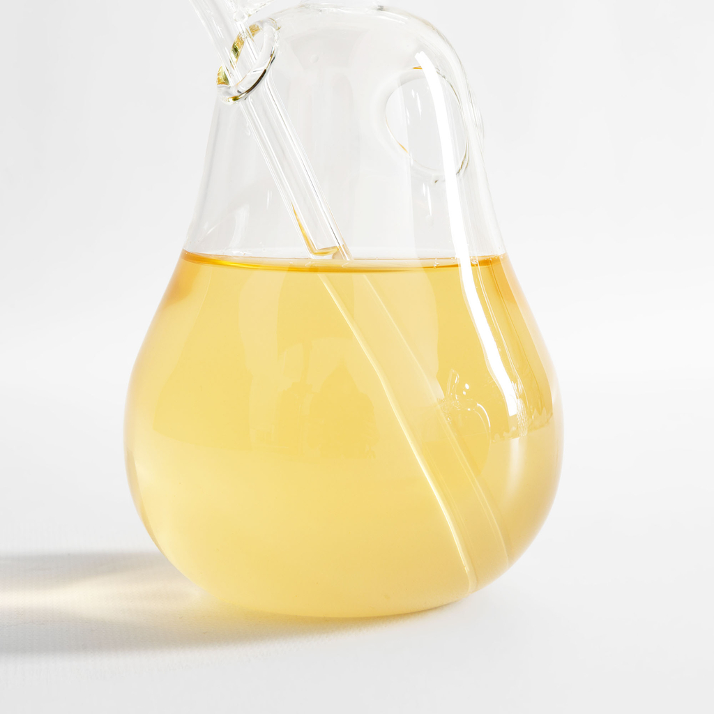 Sklenice ve tvaru hrušky se slámkou 400 ml