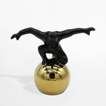 Černo-zlatá dekorativní figurka 15,7 cm