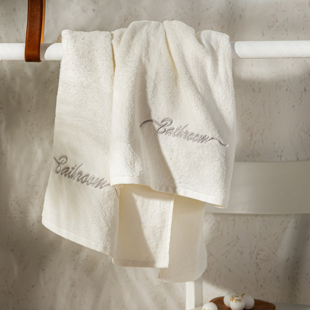 Bílý bavlněný ručník FERRO 70x140 cm