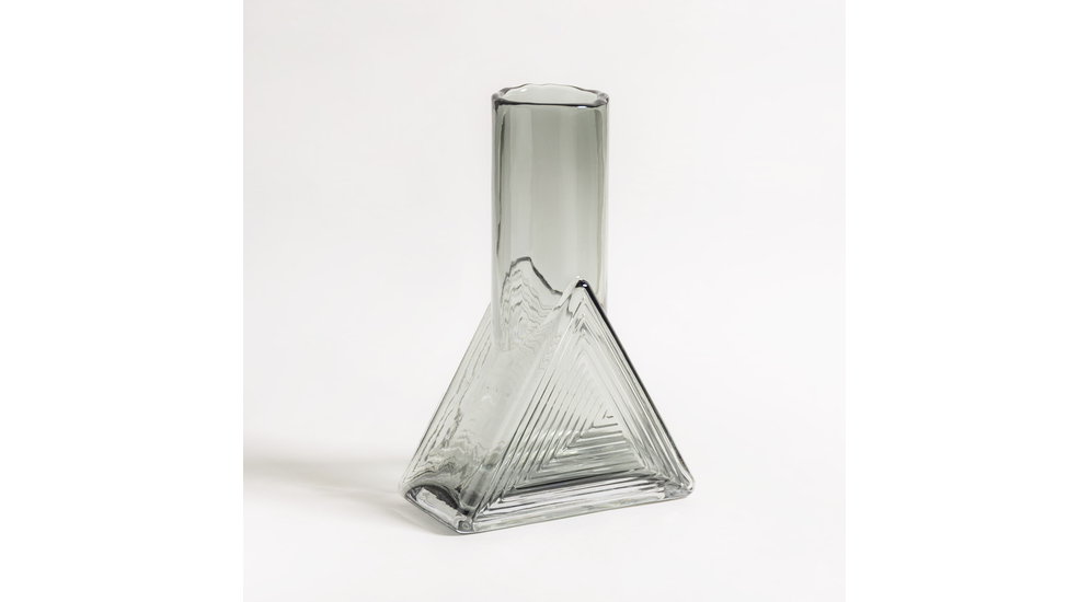 Šedá geometrická skleněná váza 23 cm
