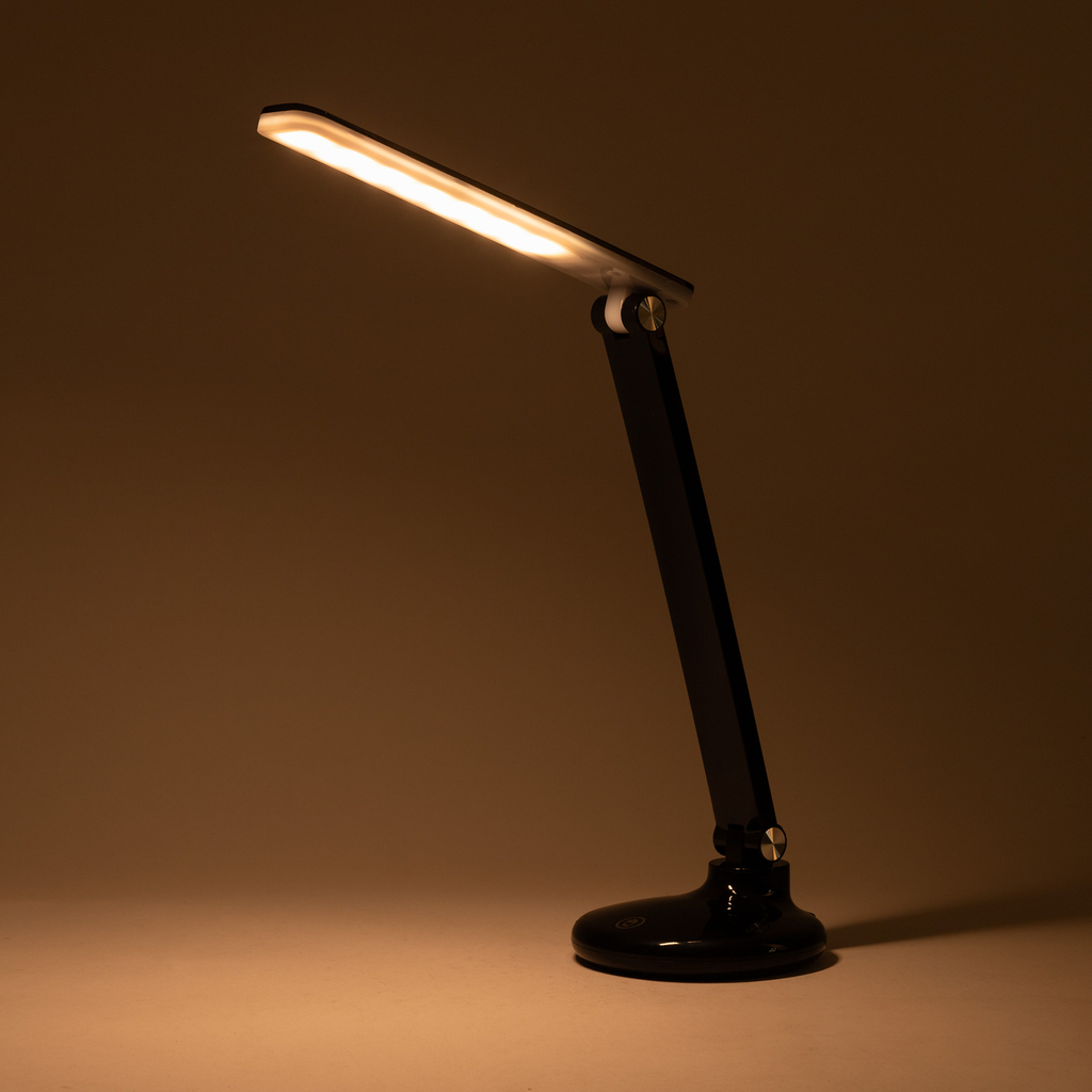 Černá stolní lampa LED 6W s USB nabíjením