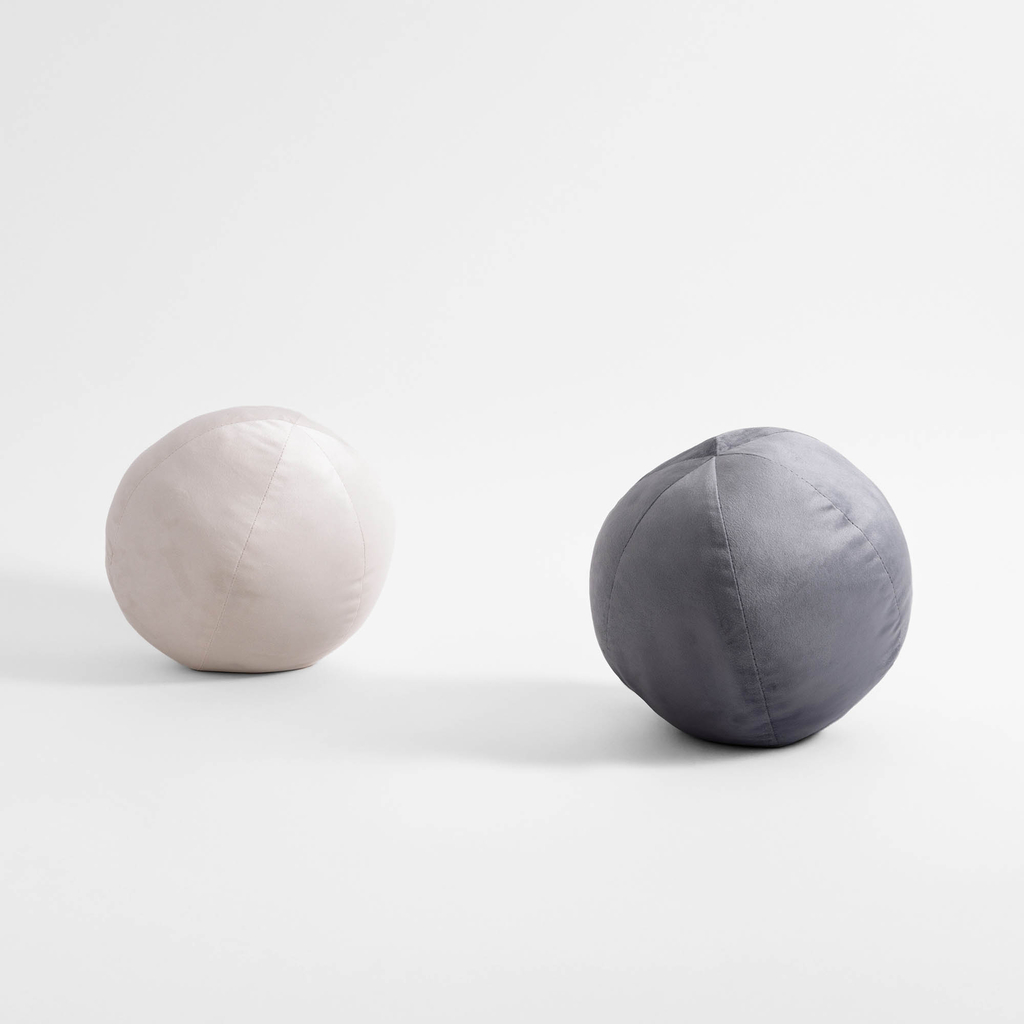 Krémový dekorační polštář SPHERE 27 cm