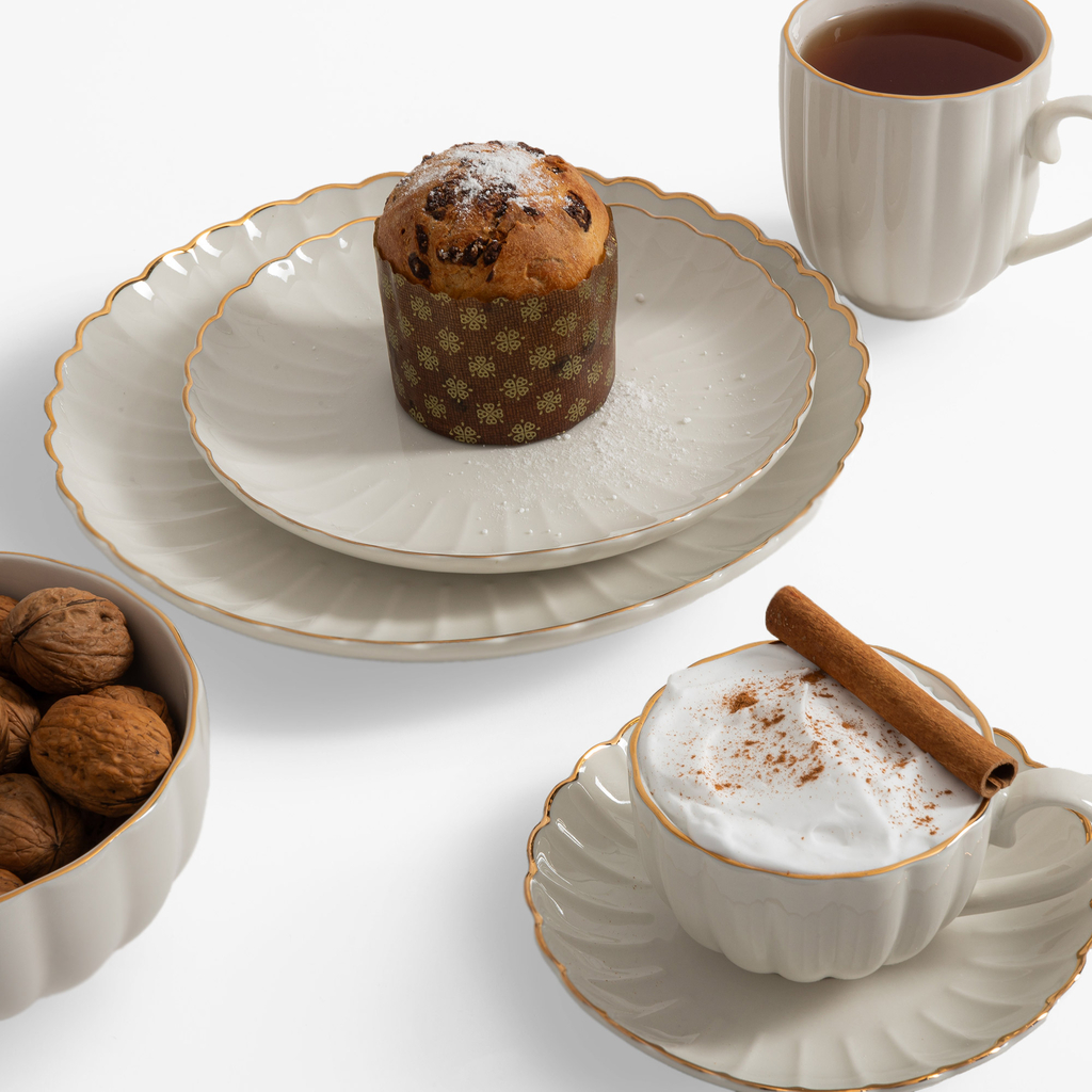 Porcelánový dezertní talíř se zlatým lemem 20,3 cm
