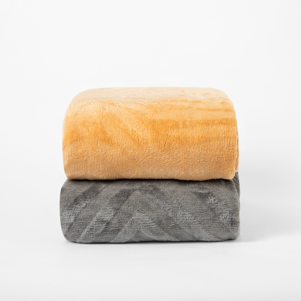 Tmavě šedá geometrická deka DOBLE 150x200 cm