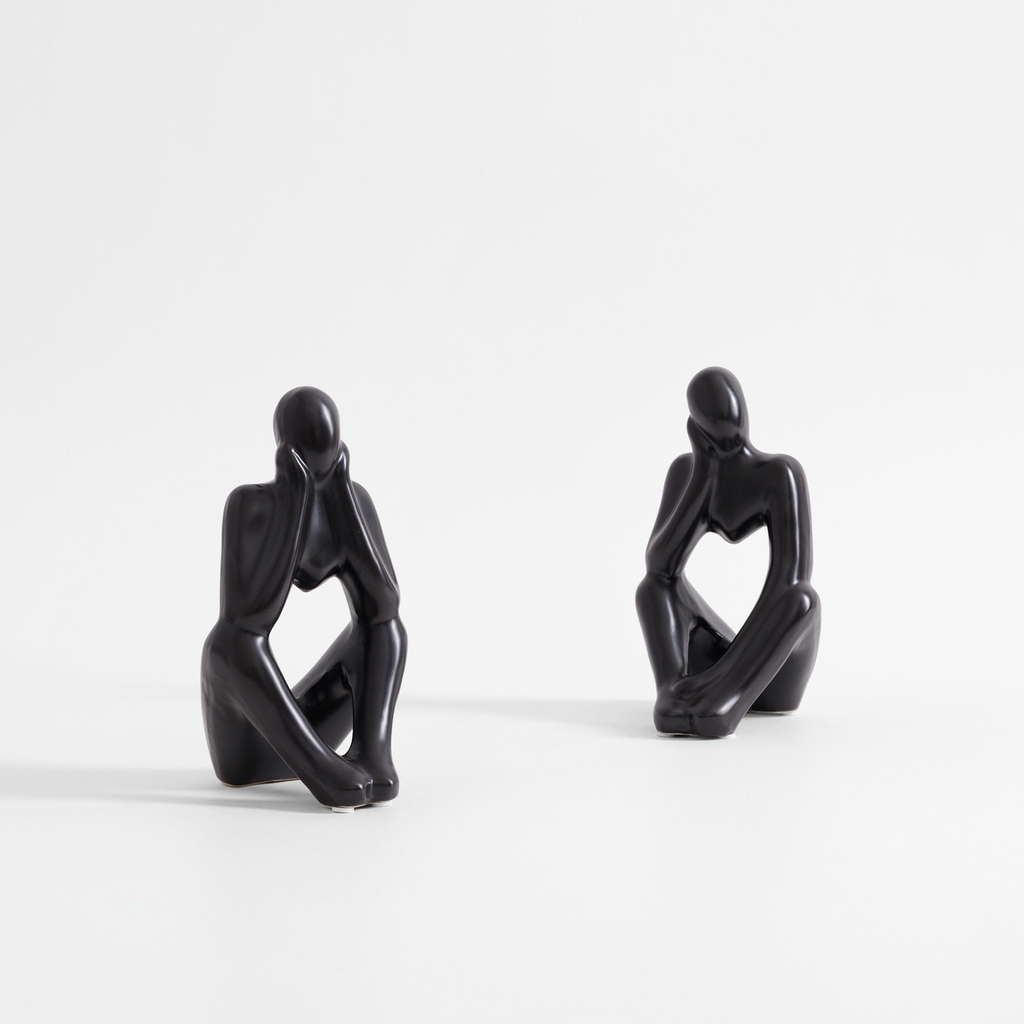 Černá dekorativní figurka ZAMYŠLENÝ ČLOVĚK 19 cm