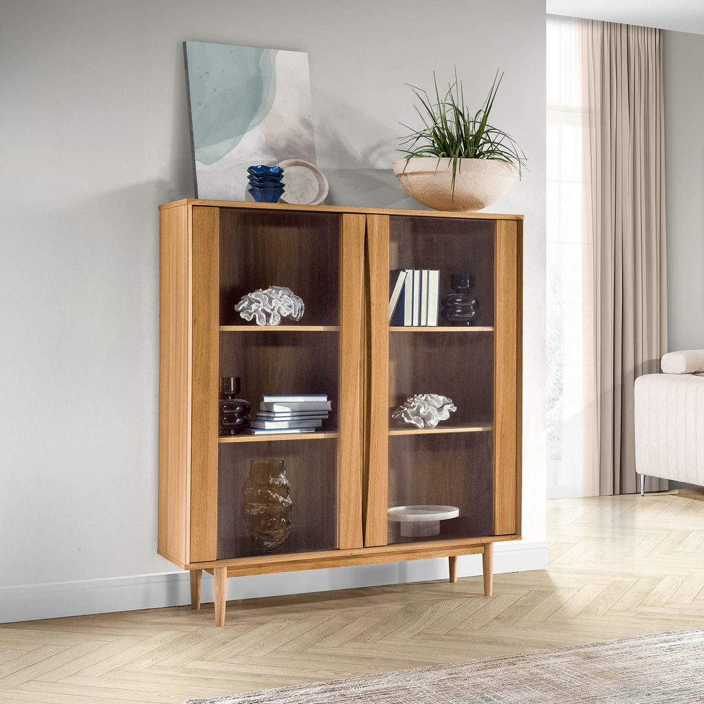 Nízká vitrína na nožkách RETRO