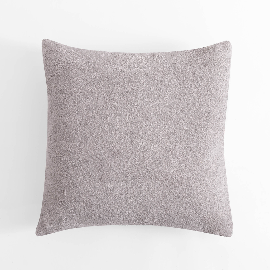 Světle šedý dekorační polštář BOUCLE 45x45 cm