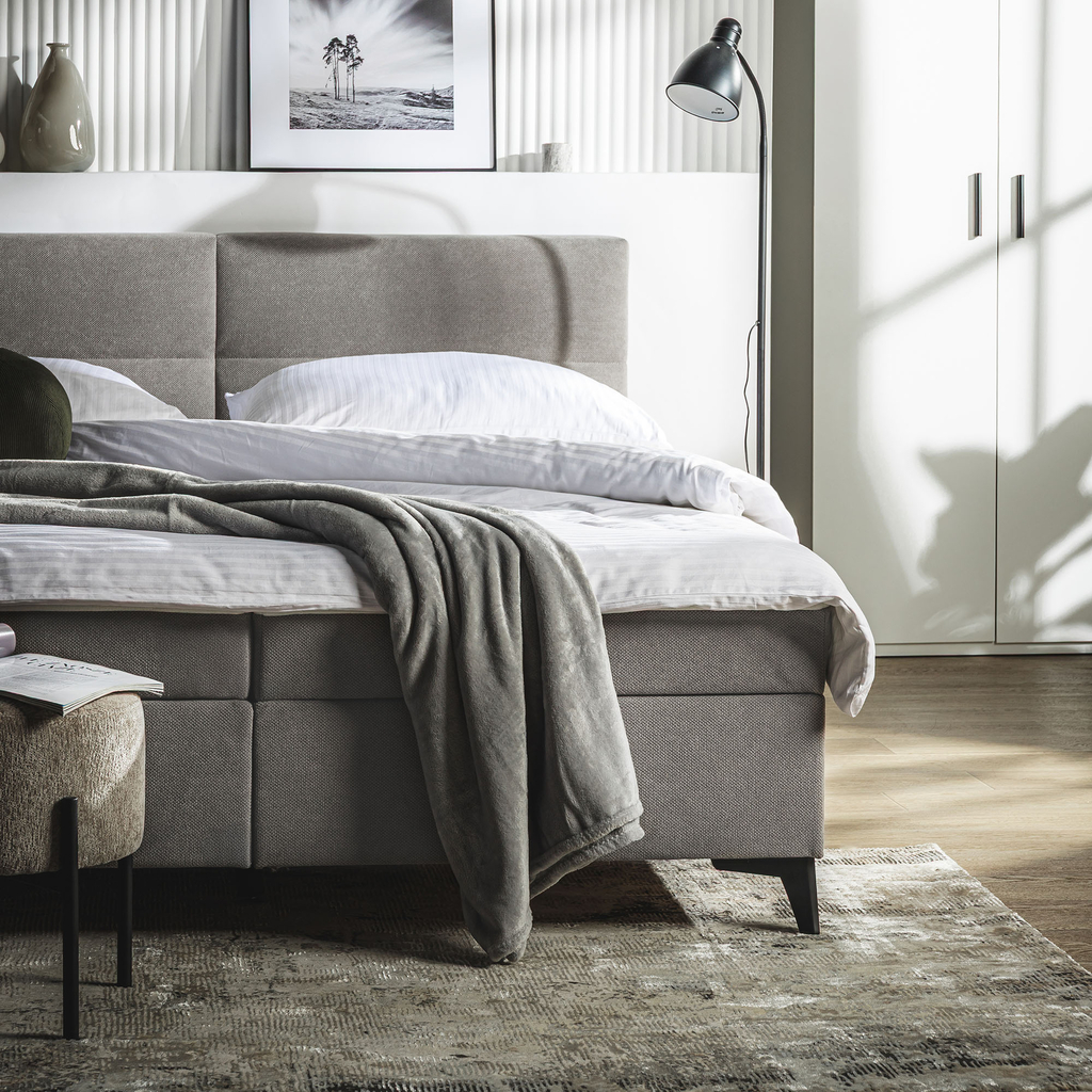 Světle šedá postel boxspring MARY 160x200 cm