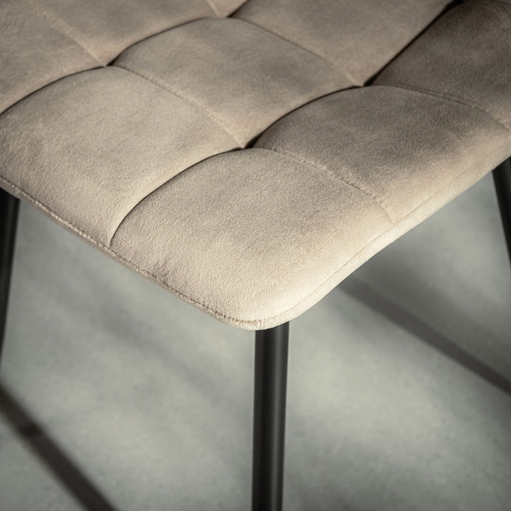 Tmavě béžová velurová židle JYRANDO