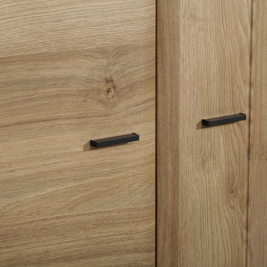 Dvoudveřová šatní skříň AKINORI.