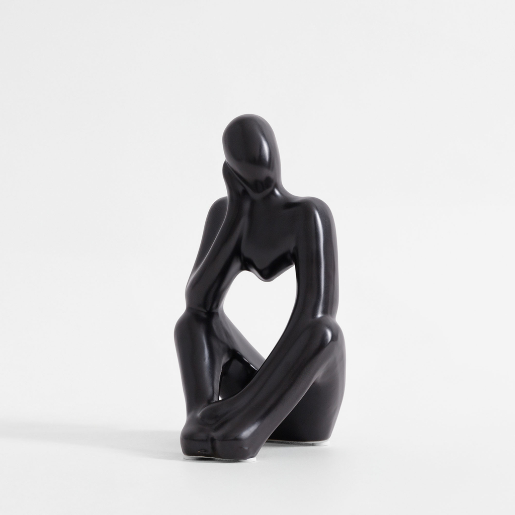 Černá dekorativní figurka ZAMYŠLENÝ ČLOVĚK 19 cm