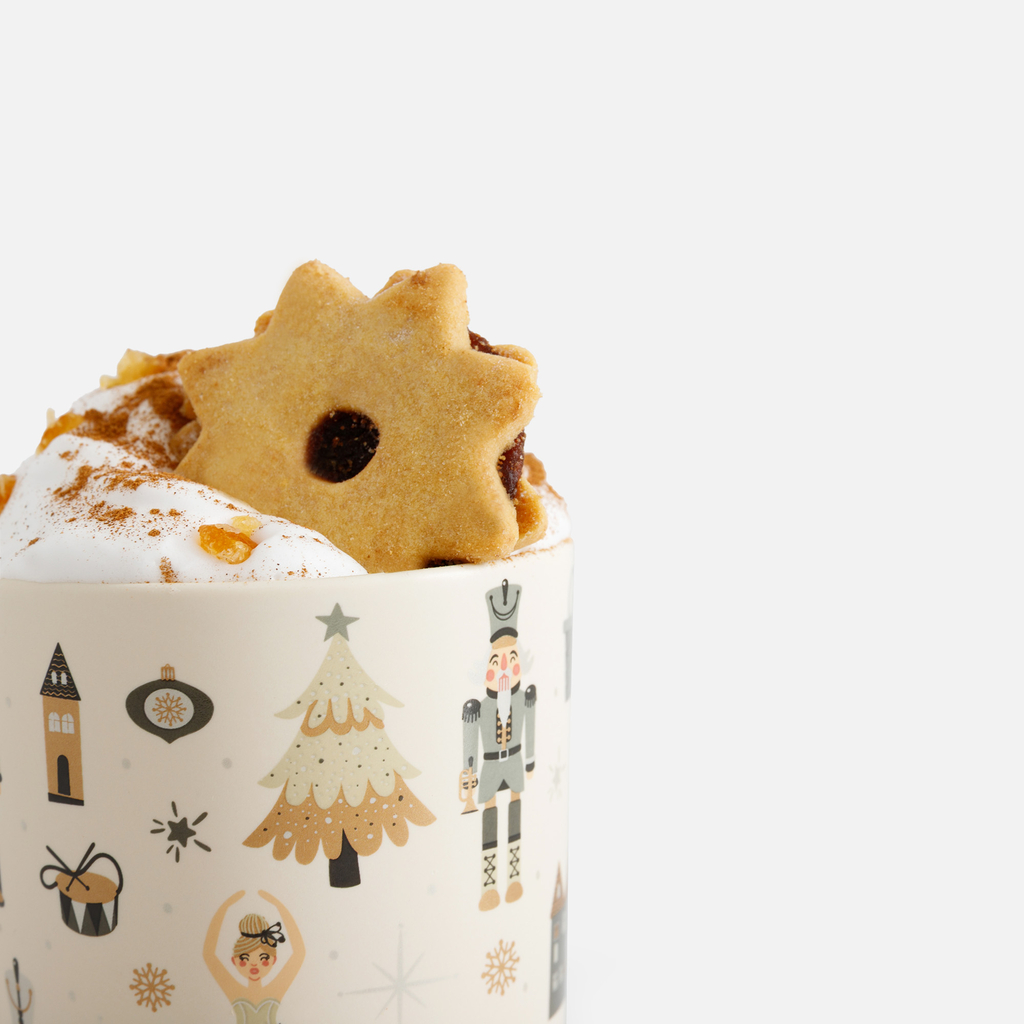 Vánoční porcelánový hrnek Louskáček 385 ml