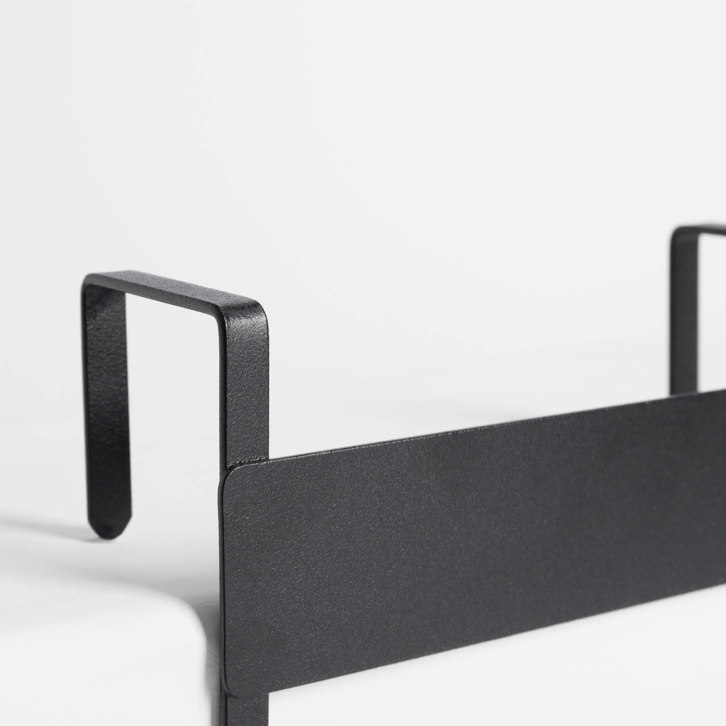 Černý věšák na dveře 12x7,5x10,5 cm