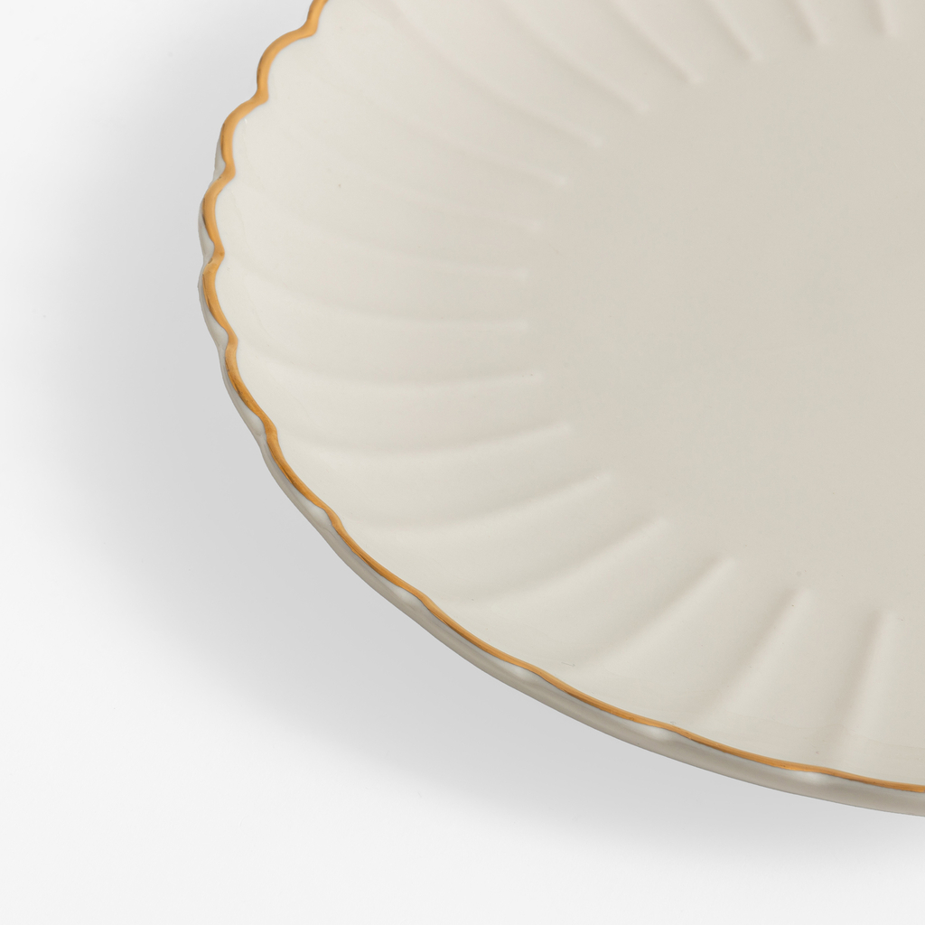Porcelánový talíř se zlatým lemem 26,6 cm
