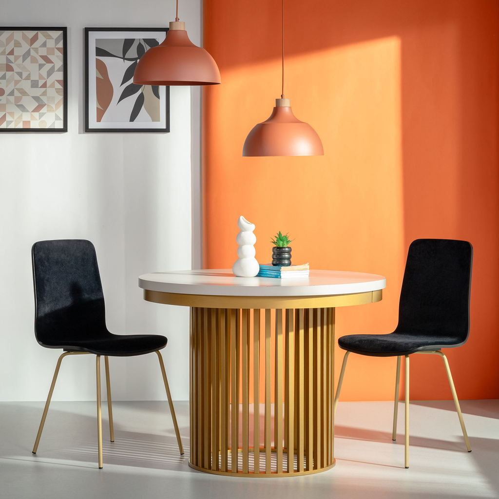 Černá židle se zlatými nohami VINGE