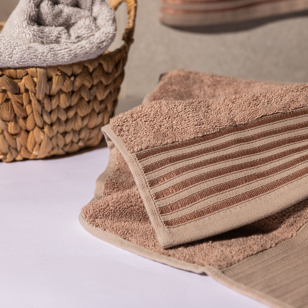 Taupe osuška VELA 70x140 cm