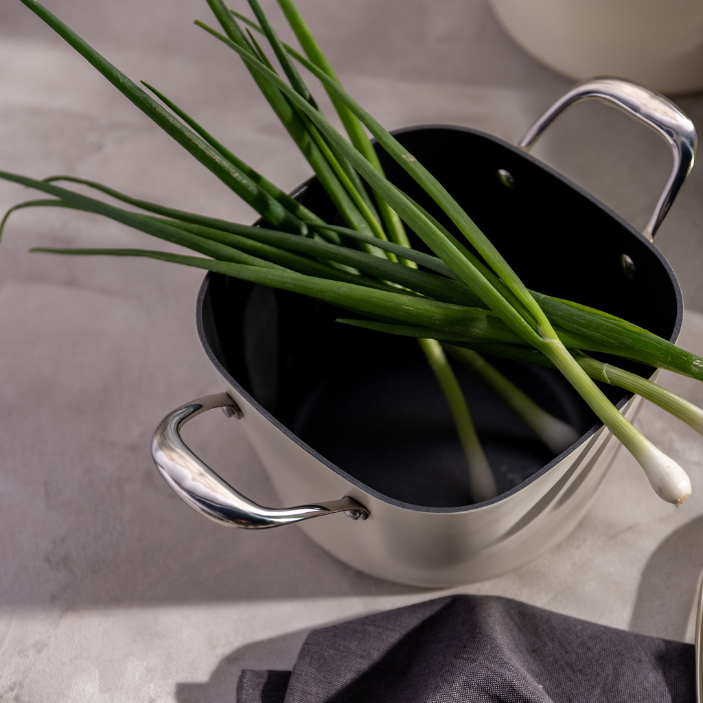 Bílý hrnec na indukci QUADRATO 3,5 l