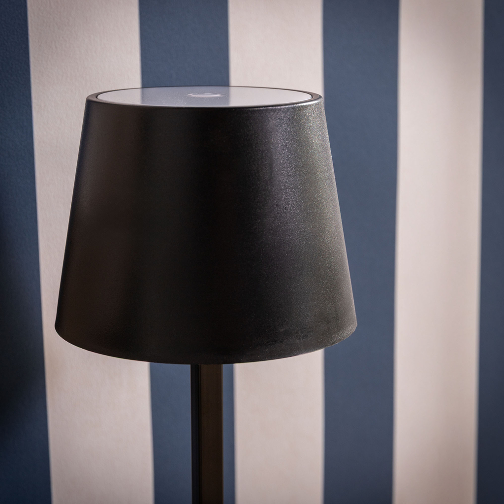 Černá stolní LED lampa na baterie 3AAA POLLI