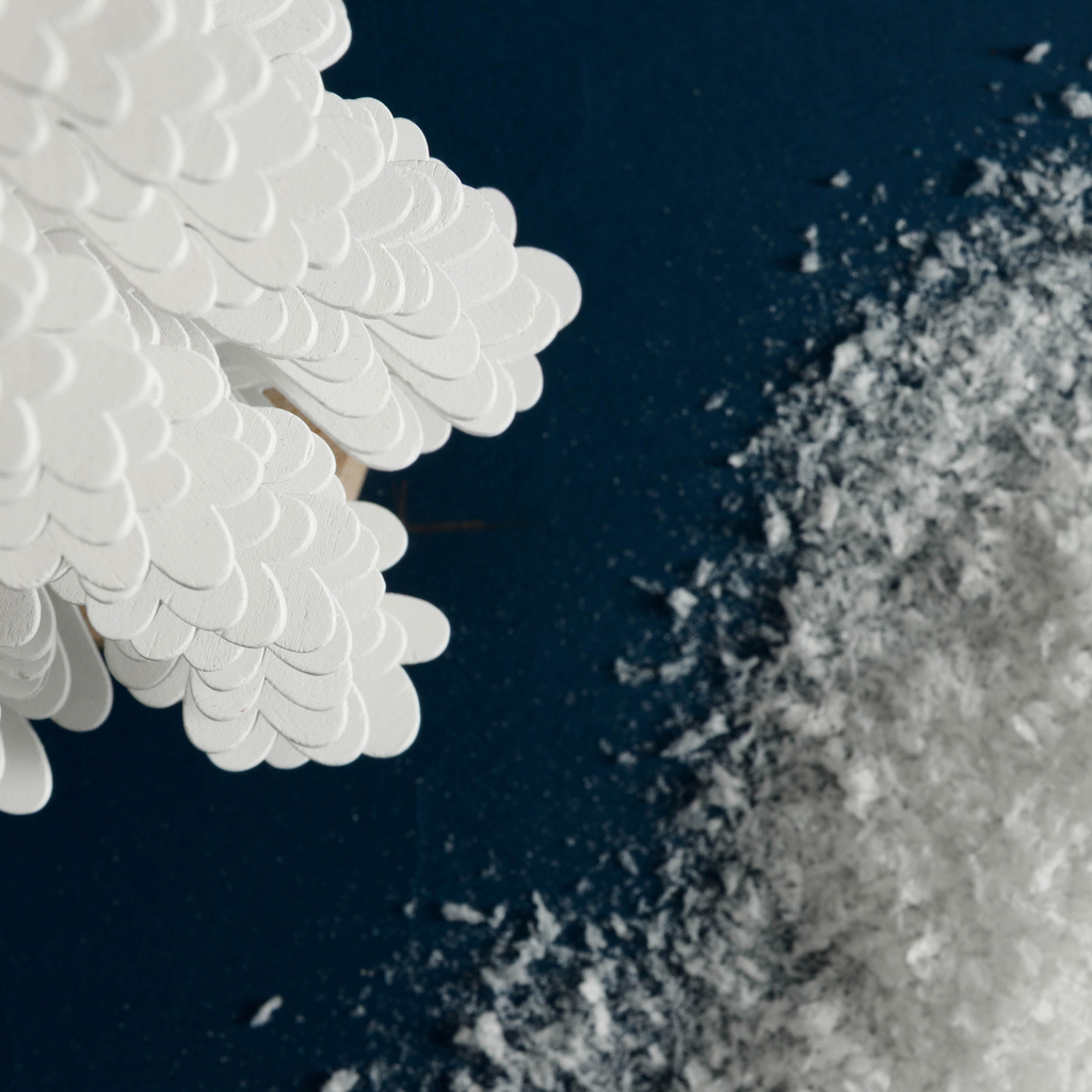 Dekorace bílý vánoční stromeček 37,5 cm MIX