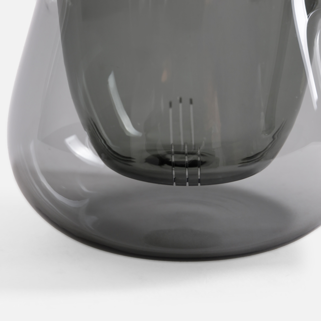 Šedý džbán se sítkem na čaj 650 ml