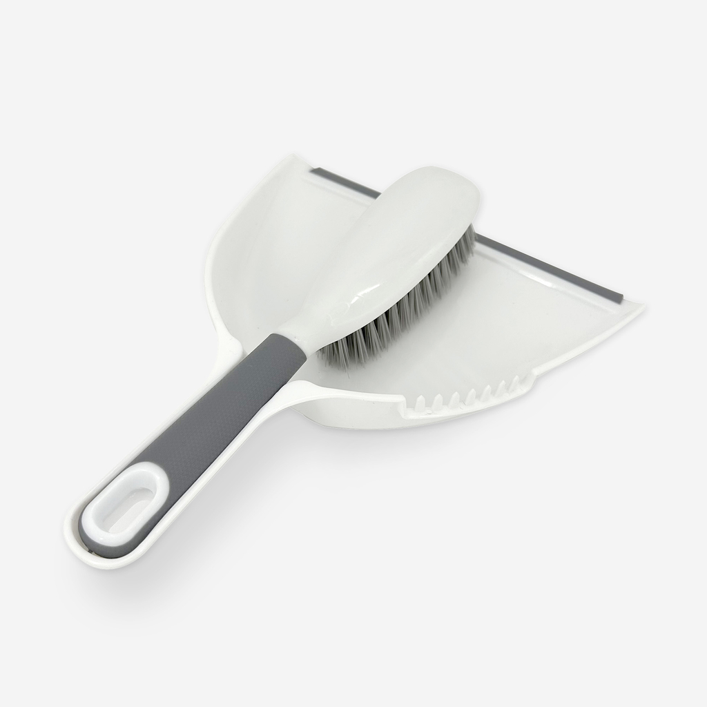 Bílý smetáček s lopatkou