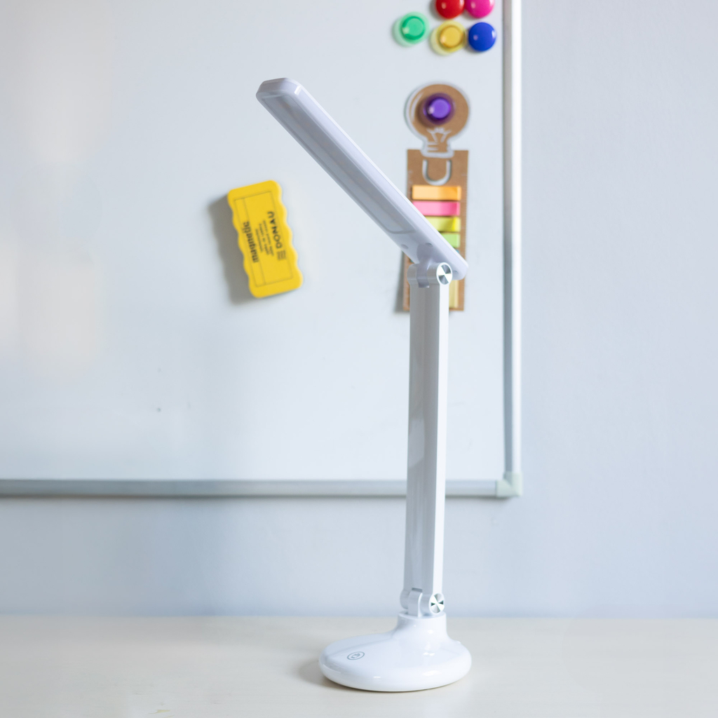 Bílá stolní lampa LED 6W s USB nabíjením