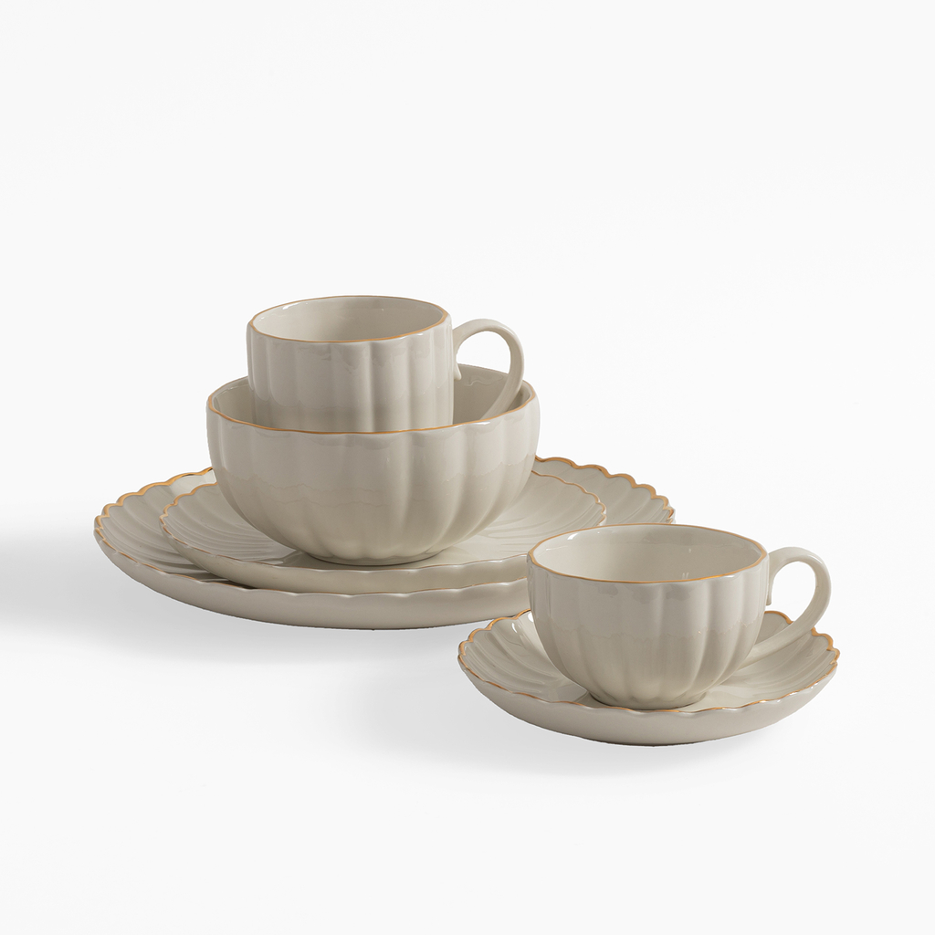 Porcelánový hrnek se zlatým lemem 400 ml