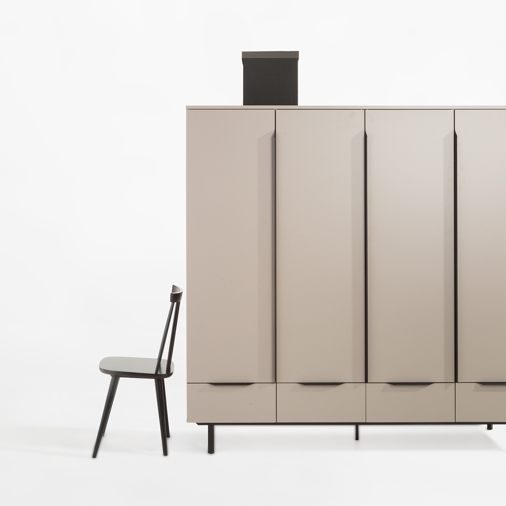 Šatní skříň se zásuvkami cappuccino DAMIEN