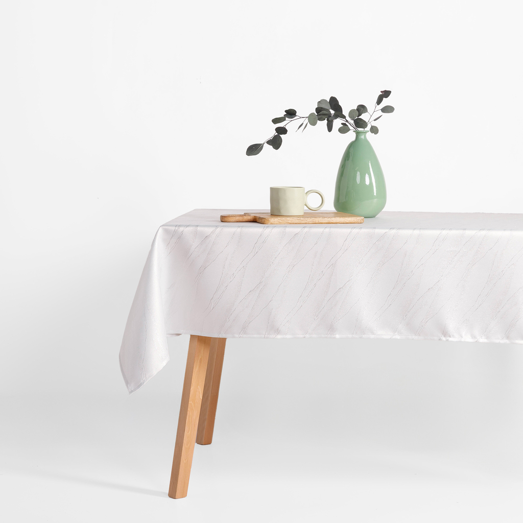 Bílý ubrus se stříbrným mramorovým vzorem LYMIO 140x220 cm
