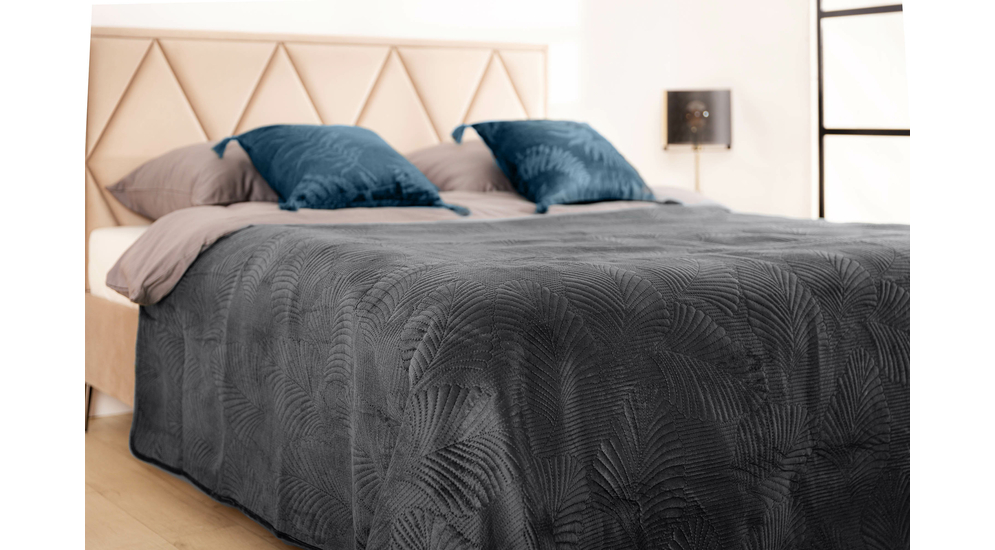 FERN prošívaný přehoz na postel v šedé barvě 200 x 220 cm
