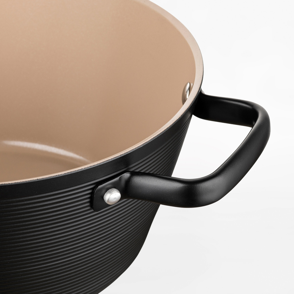 Hliníkový hrnec s poklicí CARINA BLACK 3,3 l